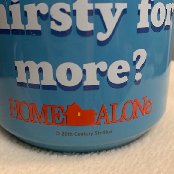 Home Alone mug with an image of Kevin made of gingerbread o… - Picture 3 of 4